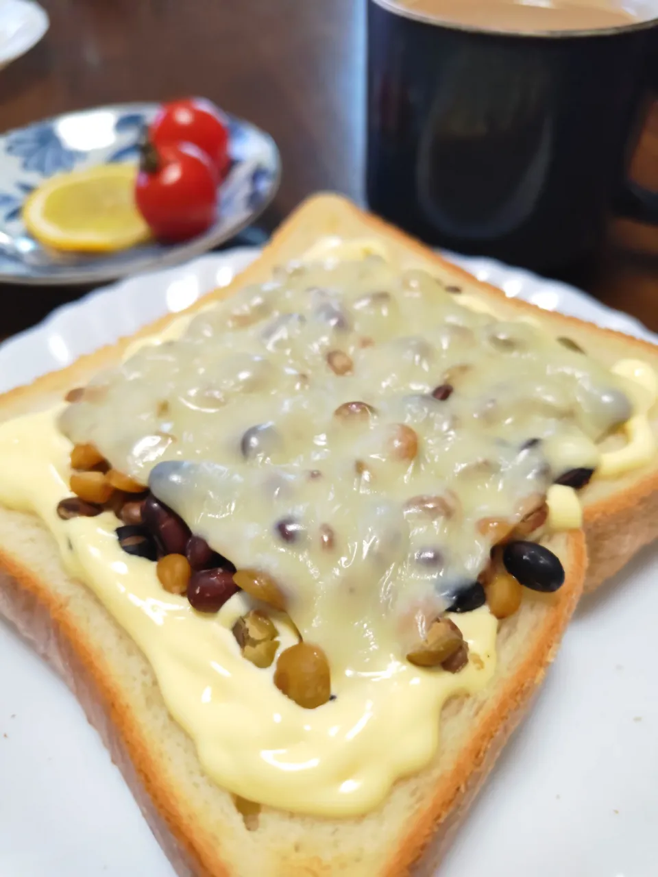 豆と雑穀サラダチーズトースト|macchinaさん