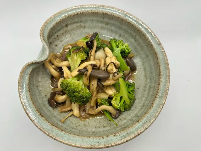 ブロッコリーときのこのにんにく炒め|マツケンさん