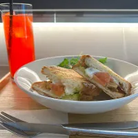 トマトとチーズのサンドイッチ|himeさん