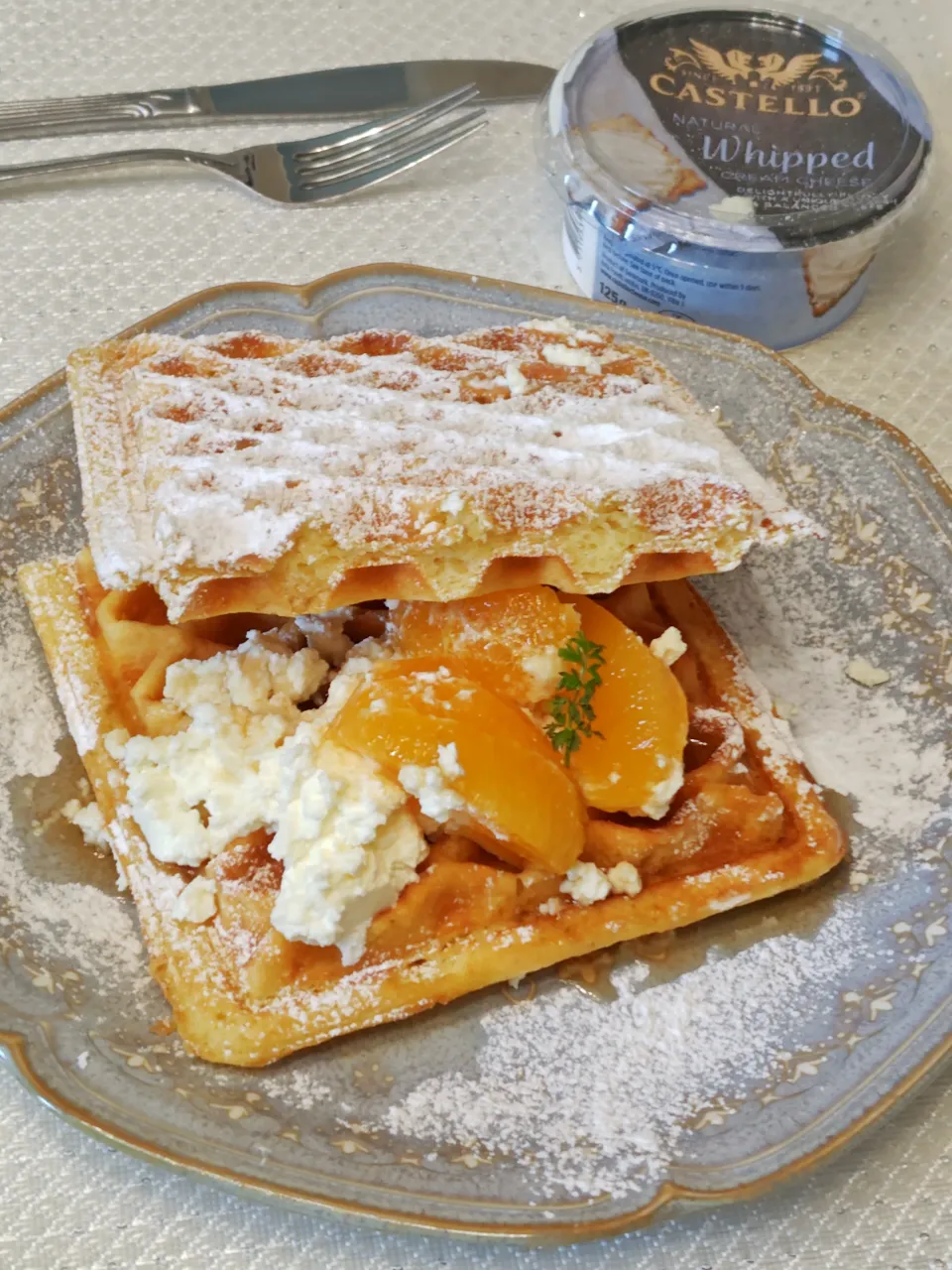 【キャステロホイップクリームチーズwithワッフル】|梨々香さん