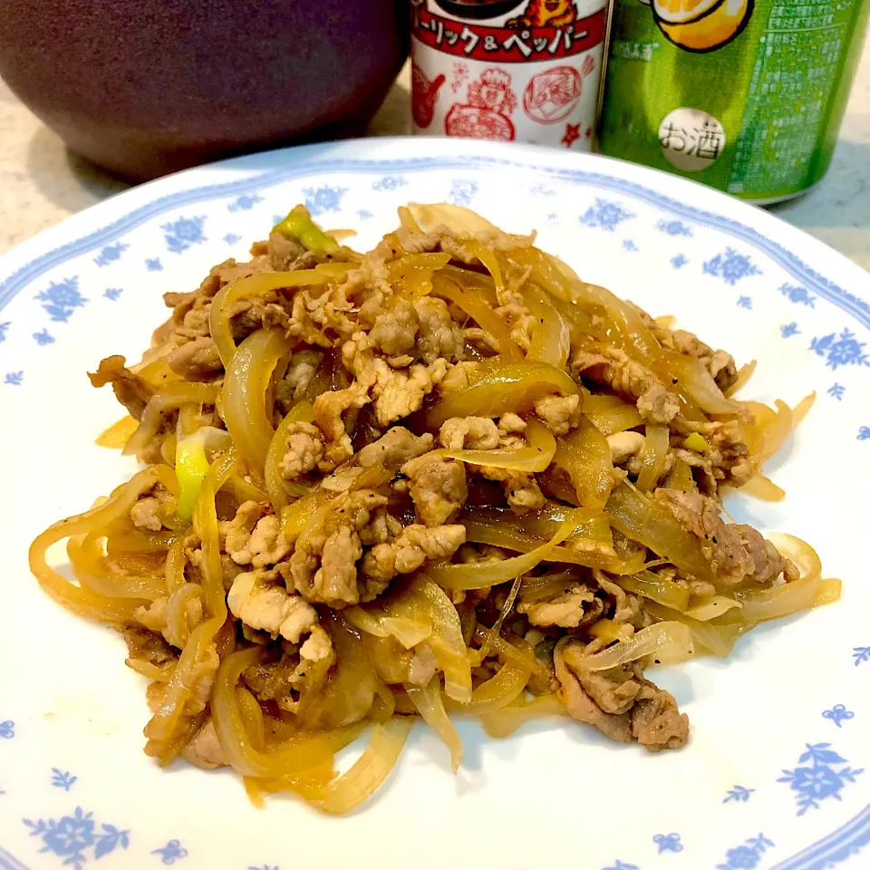 豚肉と玉ねぎのヤンミー炒め💕|ユキちゃんさん