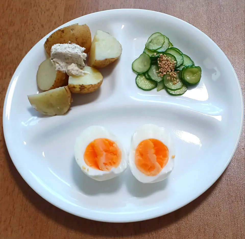 新じゃがいも、きゅうりの酢の物、茹で卵、大根とシメジのスープ|ナナさん