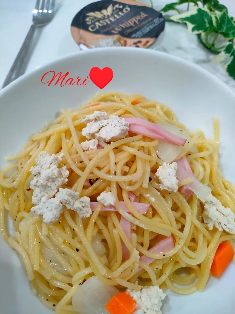 《レシピ有》キャステロ ホイップクリームチーズペッパーのせ☆新玉のペペロンチーノ。|Mariさん
