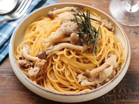 豚肉ときのこのバター醤油パスタ|ヤマサ醤油公式アカウントさん