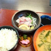 鳴門・とれたて食堂のすだちぶり刺身定食|すーさん