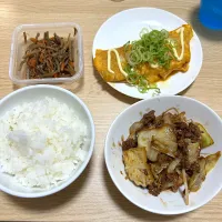 キャベツと豚の甘辛味噌炒め、納豆オムレツ(夜)|＾＾さん
