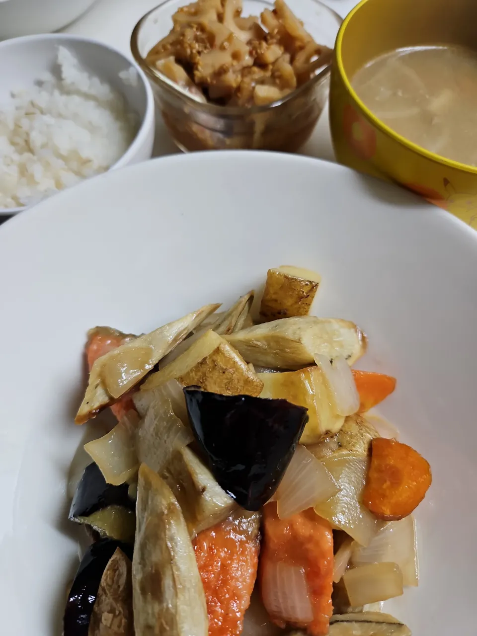 ☆夕飯☆鮭と野菜の甘酢餡掛け、ごはん、豚汁、蓮根ピリ辛|ｼｮｺﾗさん