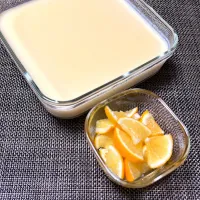 明日の帰宅後のお楽しみ用　　はちみつプリンとマイヤーレモンのはちみつ漬け🍋|柚子きりかさん