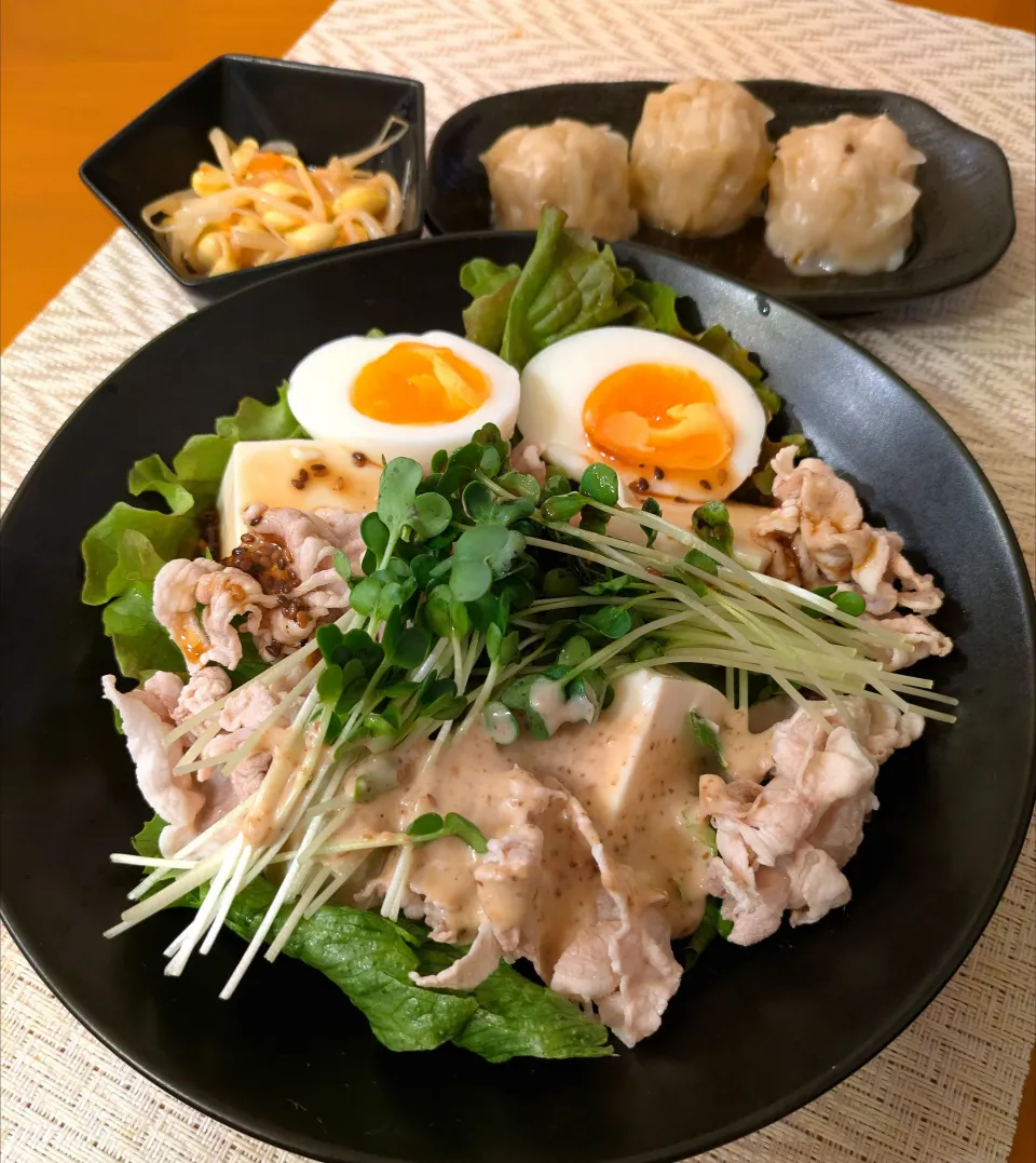 ☆豚肉冷しゃぶサラダ　☆焼売　☆モヤシキムチ|chikakoさん