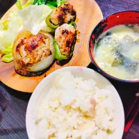 新玉ねぎの和風ピラフ、わかめとキャベツの豆乳味噌汁、新玉ねぎ＆ピーマンの肉詰め、小松菜の油炒め、レタスサラダ| サトリさん