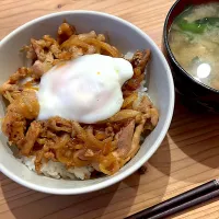温玉のせ豚丼| ぺろたんさん