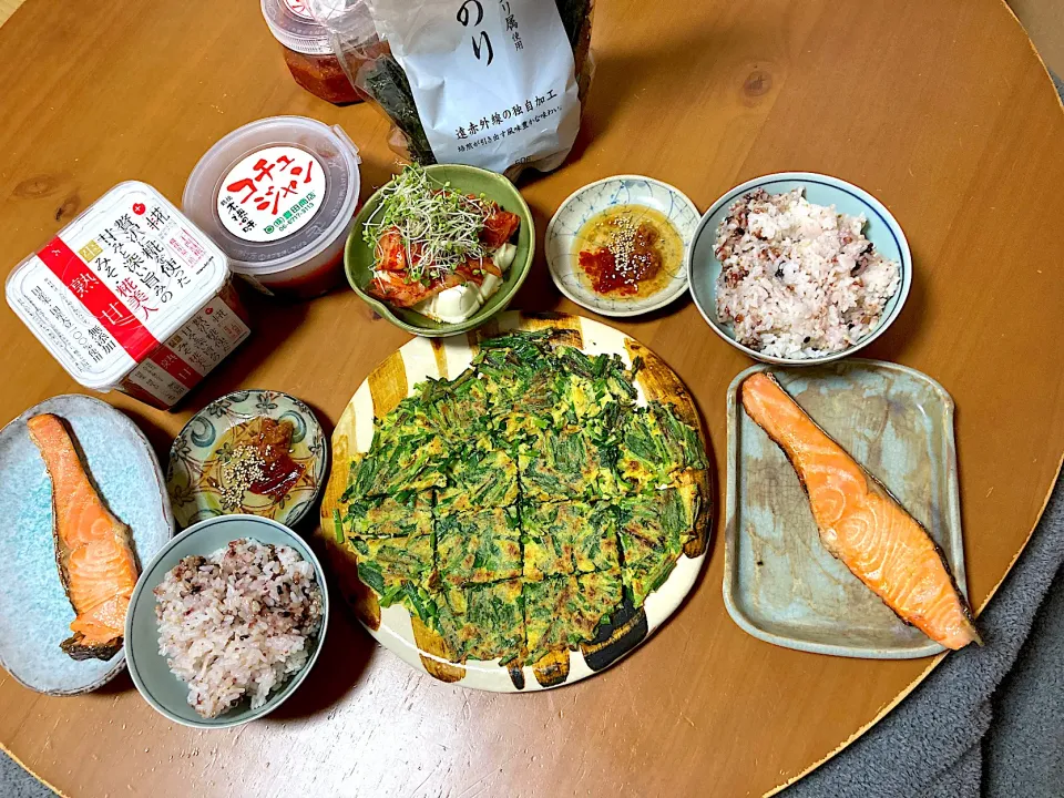 ニラチヂミ🌱熟甘お味噌とコチュジャンベースのタレが良い感じでした◎|さくたえさん
