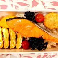 焼き鮭❤️卵焼き❤️旦那さんお弁当❤️| かおるcitronさん
