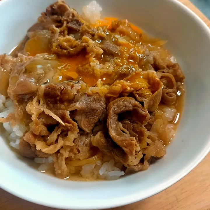 おうち吉野家牛丼🐮生卵のせ|ゆうこさん