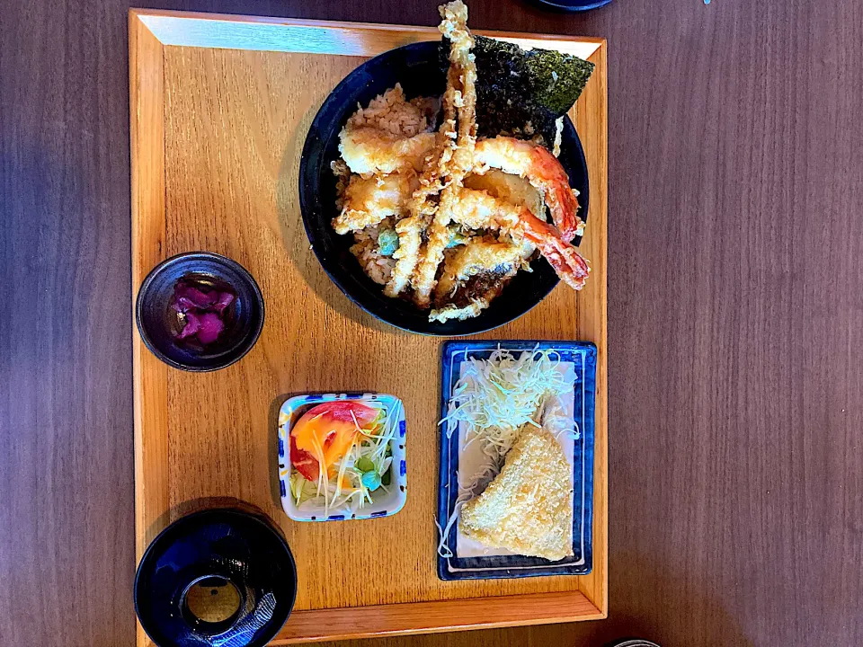 今日は蒲郡の御堂山と砥神山に登りました。下山後、三河三谷駅近くの「蒲郡モダン」さんで、モダン上天丼をいただきました。蒲郡モダン【公式】
https://gamagori-modern.owst.jp/|なびさん
