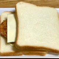 ☆チーズチキンカツサンド|まぁたんさん
