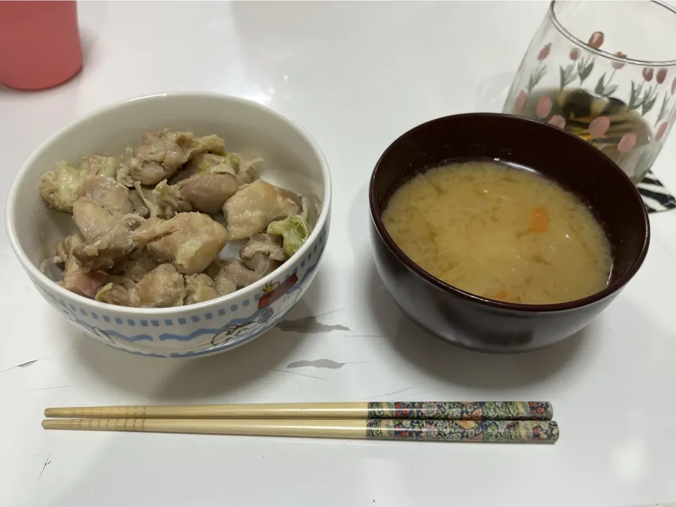 晩御飯☆ねぎま丼☆みそ汁（キャベツ・人参）|Saharaさん