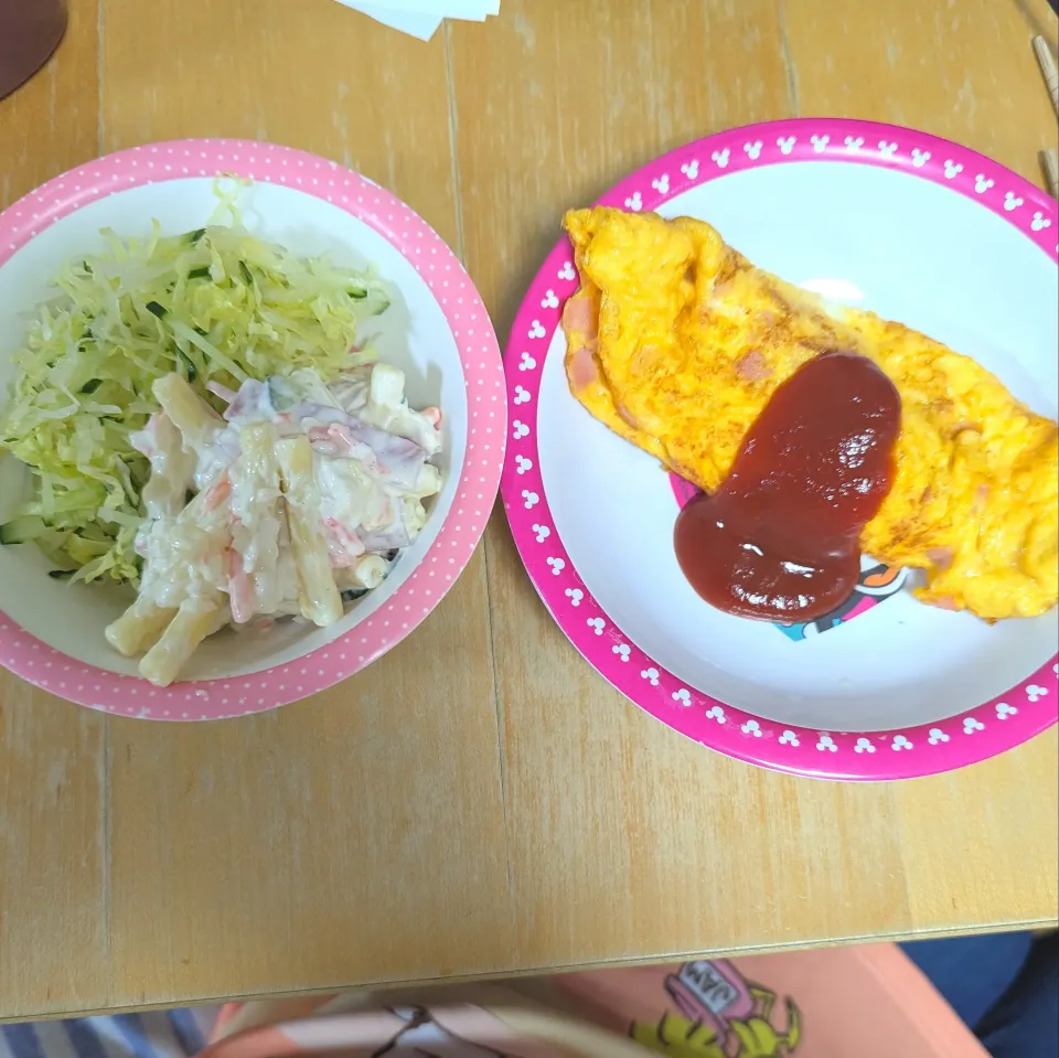 ハムチーズオムレツとサラダ🥗|さっちゃんさん