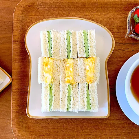 「キャステロ ホイップクリームチーズ ガーリック」を使ってみたSnapdishの料理・レシピ写真:ごちそう胡瓜サンド