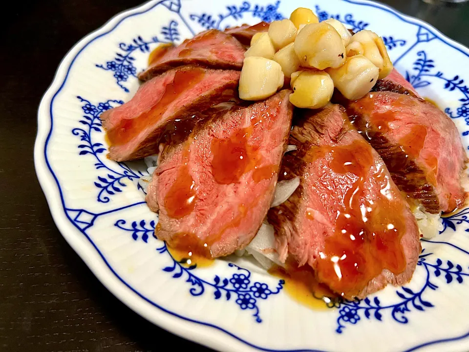 ローストビーフと貝柱の丼|ぴーまんさん