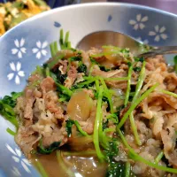 野菜も食べよう♡豆苗入り牛丼|Guuママさん