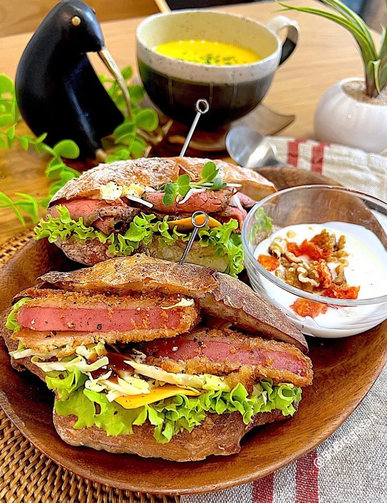 ローストビーフとハムカツサンド🥪|ラゴさん。さん