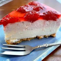 いちごのレアチーズケーキ(カット後)🍓| DKさん