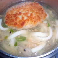 みぞれ仕立てのなめ茸と肉そぼろ入りとろみ付きコロッケうどん|darkbaronさん