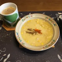 オートミールコーンポタージュチーズリゾット、熊本肥後メロンパン、ホットコーヒー(朝ご飯)|enarinさん