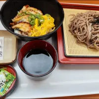 遅い昼そばと鰻飯セット😊| m.rafuさん