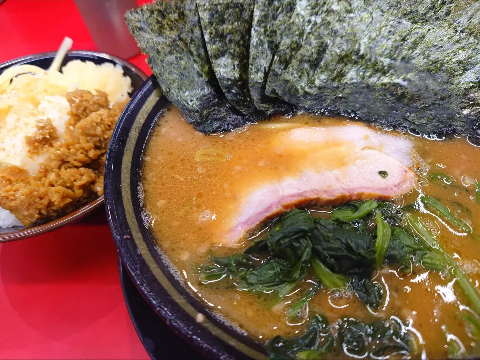 【食べログ TOP 5000】 
IEKEI _ TOKYO 王道家直系 
ラーメン (900円、麺柔らかめ/ 
味薄め/油少なめ) 
－麺少なめ 
＋海苔 (5枚、麺少なめサービス) ＋ライス (150円) 
@末広町2分 
(JR御徒町駅から徒歩5分)
25118
〈醤62塩21噌󠄀11タ5昆6出5F6冷2〉|大脇さん