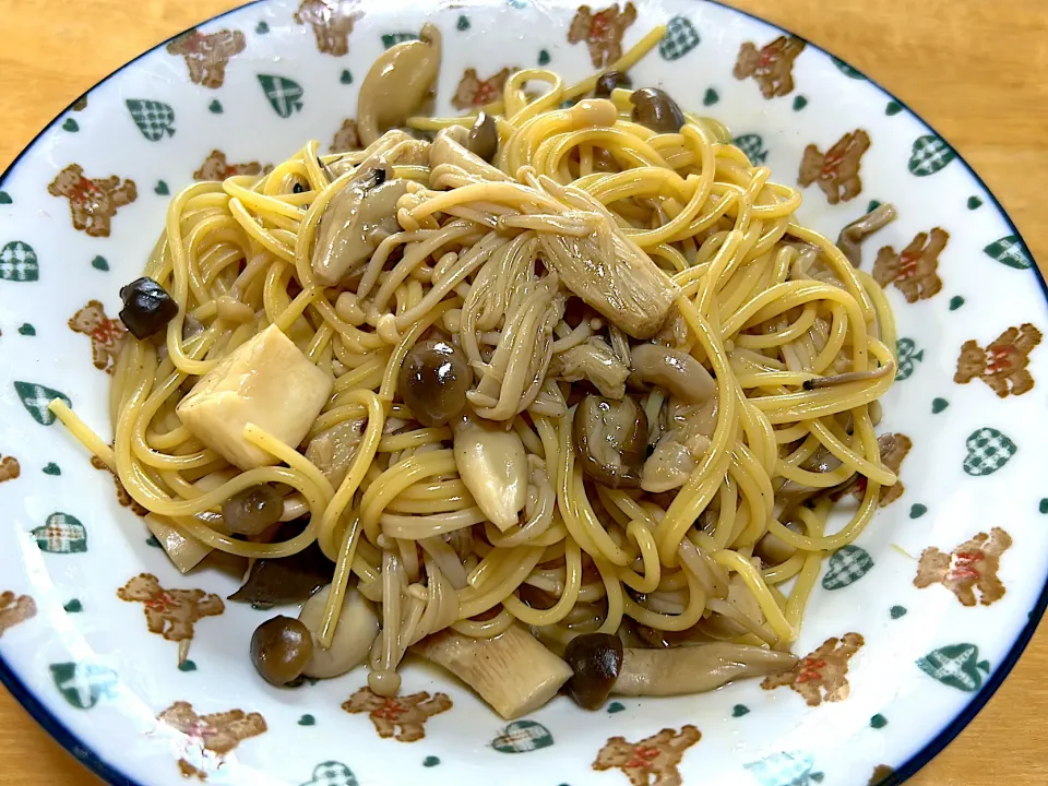きのこの醤油バター和風パスタ|みいもさん