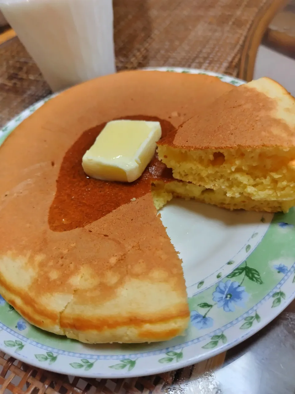 今日のおやつは娘が焼いてくれたホットケーキ🥞です✨🥰わ～い✨|rikako♪。.:＊さん