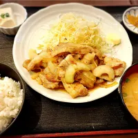 豚バラ肉生姜焼定食 ¥880|Blue Moon Caféさん