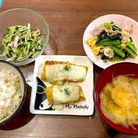 鱈のカレーチーズムニエル　かぼちゃと玉ねぎの味噌汁　豚バラと小松菜の中華風卵炒め　きゅうりとハムの塩レモン和え|おさむん17さん