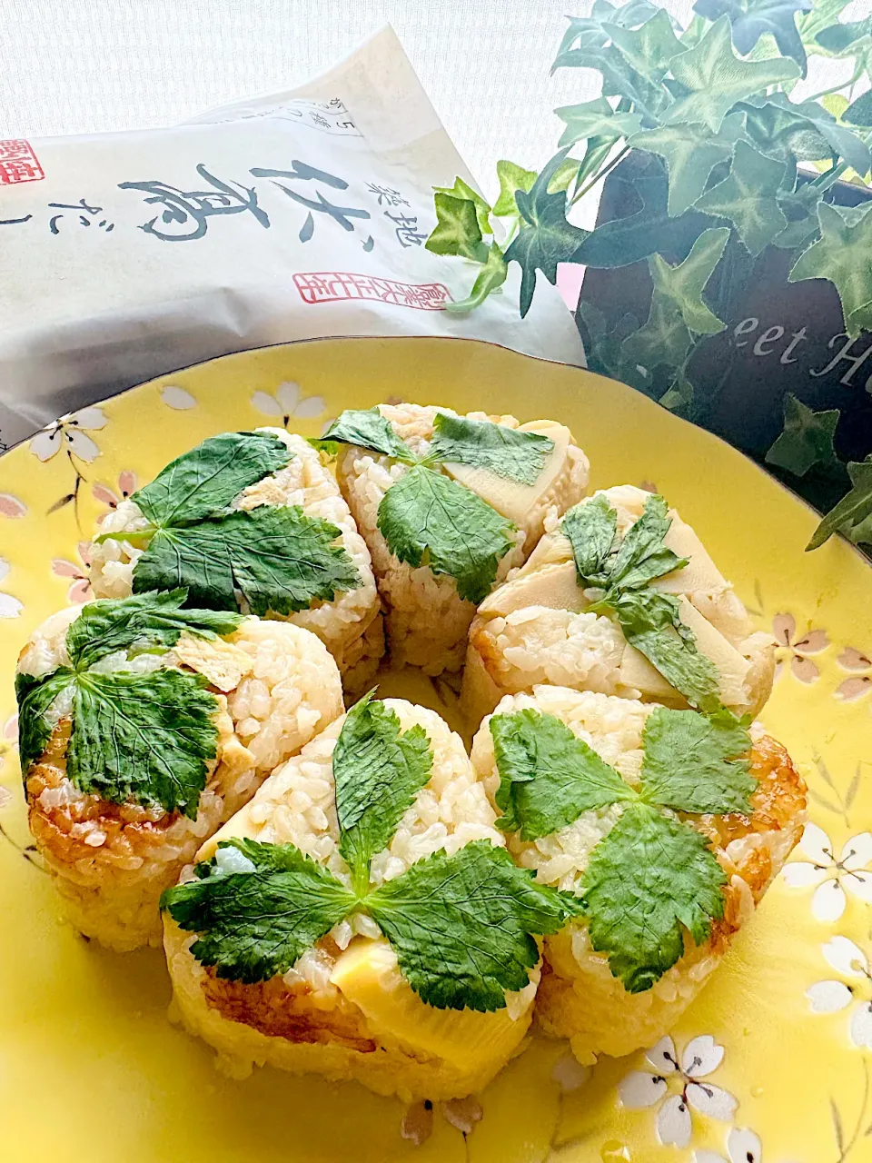 🌺🌺Foodie🌺🌺さんの料理 たけのこご飯でおにぎりバージョン🍙|🌺🌺Foodie🌺🌺さん