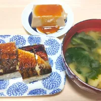 2025 0425　焼き鯖の押し寿司　ごま豆腐　ほうれん草とわかめのお味噌汁|いもこ。さん