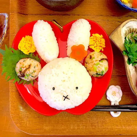 「キャステロ ホイップクリームチーズ プレーン」を使ってみたSnapdishの料理・レシピ写真:ミッフィーの明太チーズおにぎり