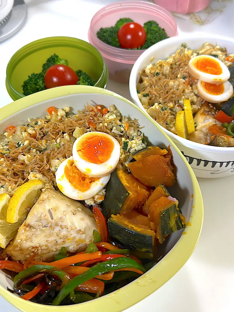 ロウカット黑米玄米炒り豆腐丼　ちりめん山椒味玉　鯖の塩焼き　かぼちゃ煮　カラフルピーマン塩昆布炒め　ブロッコリー🥦越のルビー🍅|まゆさん
