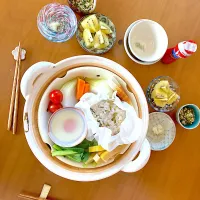 蒸し野菜、蕗と筍のご飯、ポーチドエッグを玉ねぎ生塩糀➕生姜甘酢につけて。|さくたえさん