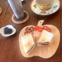 朝ごはん♯オムレツサンド♯紅茶プルーン|小松菜さん