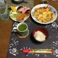 ロールパントーストサンドイッチ、ご飯、卵とじ、千切りキャベツ、白あんぱん、熱い日本茶(昼飯)|enarinさん
