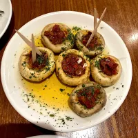 スペイン食堂石井　長谷川さんこだわりのマッシュルームの鉄板焼き