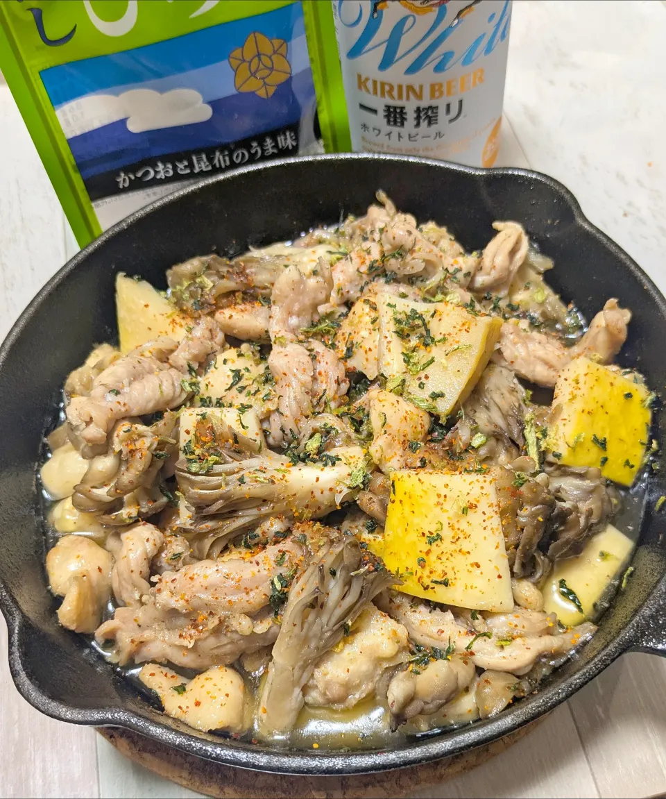せせりのタケノコ舞茸アヒージョ🔥味付けは、舘ひろし⁉️だしひろしで決まり☝️💕|ひとみんΨ(*´∀｀)Ψさん