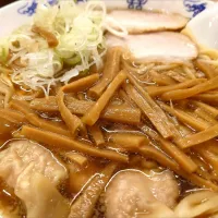 【1956年創業】 
中華そば 共楽 
竹の子そば (葱多め、1,050円) 
＋麺大盛 (50g、50円) 
＋生卵 (別椀、50円) 
＋ワンタン増し (200円)
@銀座2分、銀座一丁目、東銀座 
(JR有楽町駅から徒歩6分) 
25119
〈醤63塩21噌󠄀11タ5昆6出5F6冷2〉|大脇さん