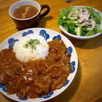 ハッシュドビーフと、リーフレタスとマッシュルームのサラダと、コンソメスープ|もえさん