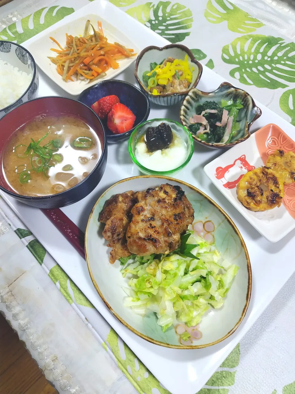 豚薄切りバーグマヨYummyソース焼き定食です✨|rikako♪。.:＊さん