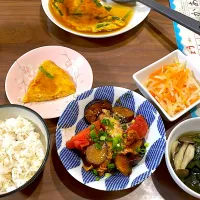 豚バラと茄子のトマ味噌炒め　ほうれん草としめじのコンソメスープ　大根と人参の中華和え　かに玉|おさむん17さん