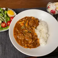ハッシュドビーフメインのお夕飯🌛| みーぬさん