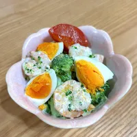 エビとゆでたまごのさらだキャステロホイップクリームチーズ|kyonmiさん